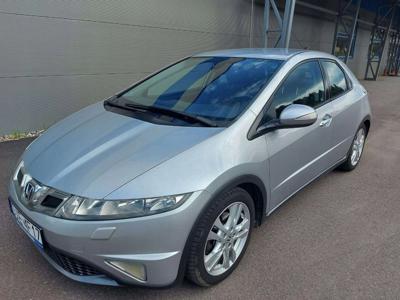 Honda Civic VIII Hatchback 3d 1.8 i-VTEC 140KM 2010