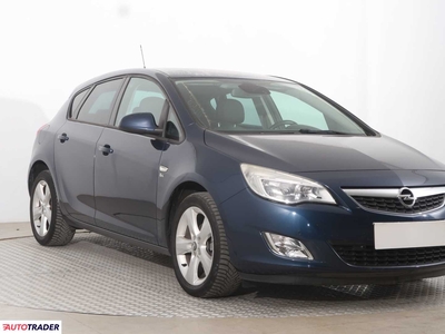 Opel Astra 1.6 113 KM 2012r. (Piaseczno)