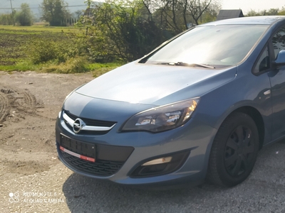 Opel Astra J 1.4benzyna /100KM /Podgrzewana kierownica/Tempomat