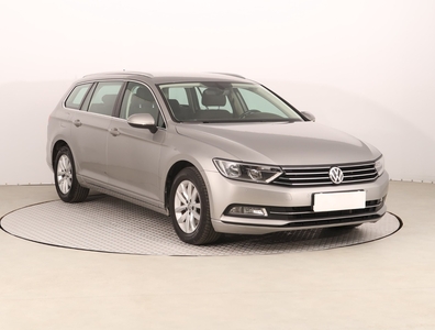 Volkswagen Passat B8 , Automat, Navi, Klimatronic, Tempomat, Parktronic