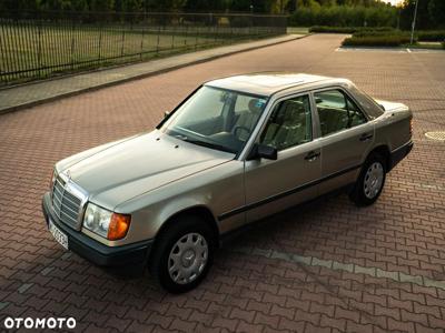 Mercedes-Benz W124 (1984-1993)