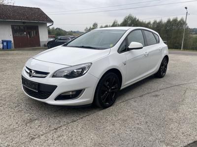 OPEL ASTRA 1.4 Turbo 140 KM Klima Grzana kierownica i fotele Alu 18