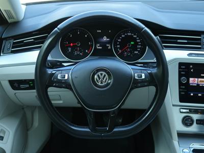 Volkswagen Passat 2018 2.0 TDI 144079km ABS