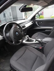 BMW E90 318 D