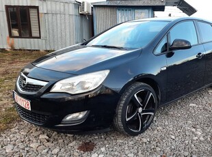 Opel Astra 1.4 16V benzyna 2010 r. / Alu / Klima sprawna / Zarejestrowana