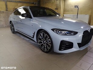 BMW Seria 4 M440i xDrive mHEV sport