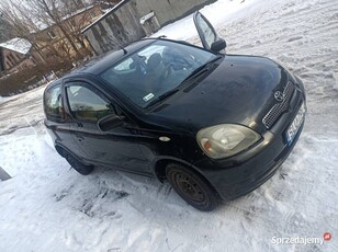 Toyota Yaris 1.0 urwana belka