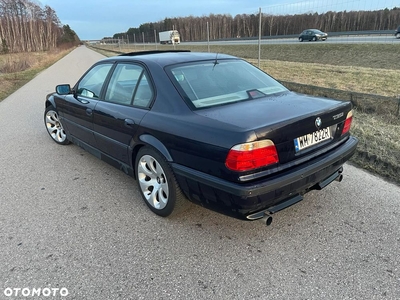 BMW Seria 7 735i