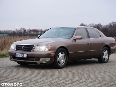 Lexus LS 400