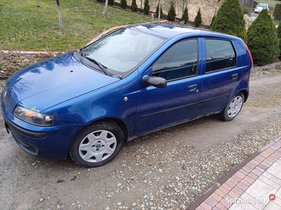 Samochód Fiat Punto//2002 rok//mały przebieg