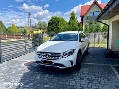 Mercedes-Benz GLA 180 7G-DCT Style