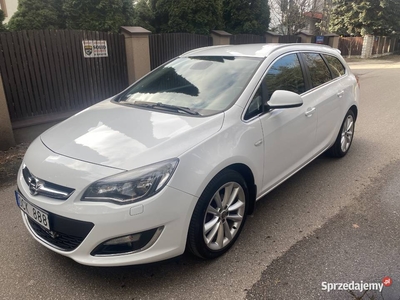 Opel Astra 1.4Turbo 140KM skóra klimatronik bezwypadkowa