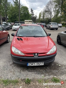 Czerwony peugeot 206