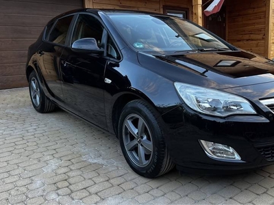 Opel Astra J 1.4 turbo bezwypadkowy