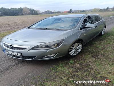 Astra J Cosmo 1.4 benzyna