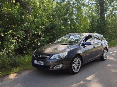 Opel Astra J COSMO 1.7 CDTI