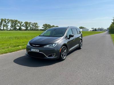 Używane Chrysler Pacifica - 109 000 PLN, 101 000 km, 2017