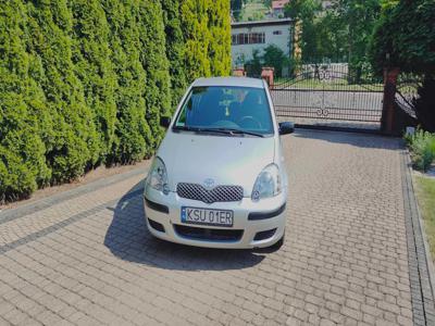 Używane Toyota Yaris - 4 200 PLN, 301 700 km, 2004