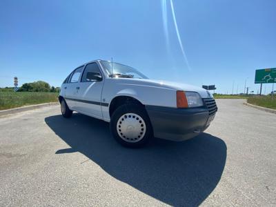 Używane Opel Kadett - 8 700 PLN, 88 156 km, 1993