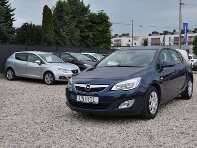 Opel Astra J Hatchback 5d 1.4 Turbo ECOTEC 140KM 2011