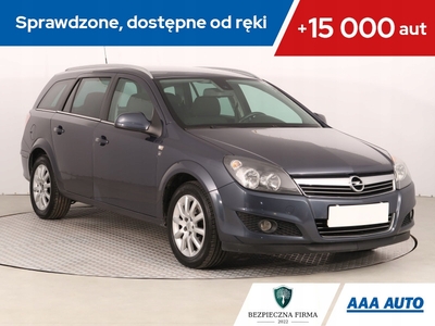 Opel Astra J Sports Tourer 1.6 Twinport ECOTEC 115KM 2010