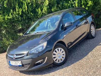 Opel Astra J Sports Tourer Facelifting 1.7 CDTI ECOTEC 110KM 2013