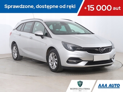 Opel Astra K Sportstourer Facelifting 1.2 Turbo 130KM 2020