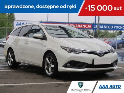 Toyota Auris II Touring Sports Facelifting 1.8 Hybrid 136KM 2016