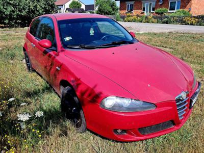 Alfa Romeo 147- czerwona