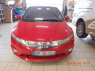 Honda Civic VIII 1.8 benzyna 140 koni, lekko uszkodzony