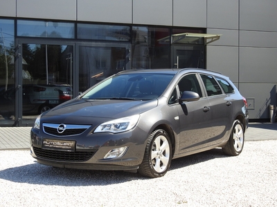 Opel Astra J 1.4 16V 140 KM BEZWYPADKOWY ORYG. LAKIER I PRZEBIEG Z WŁOCH BEZ RDZY