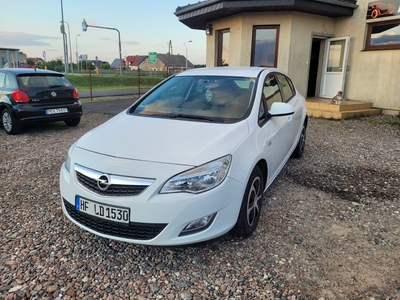 Opel Astra J 1.4 benzyna 2011r