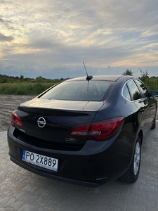 Opel Astra J 1,6 benzyna rok 2017, salon Polska przebieg 35 tys.