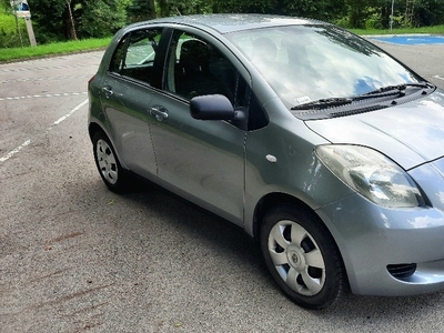 Toyota Yaris II 1.0i-68PS Klima 180tkm 5D