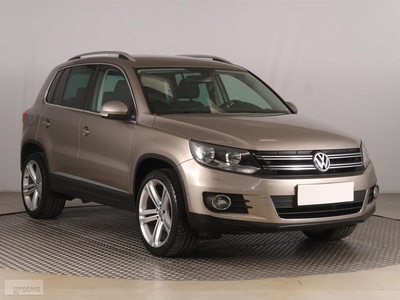 Volkswagen Tiguan , Klimatronic, Parktronic, Podgrzewane siedzienia