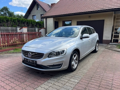 Volvo V60 I T3 Momentum 152 konie, lekko uszkodzony, 43 TYS KM