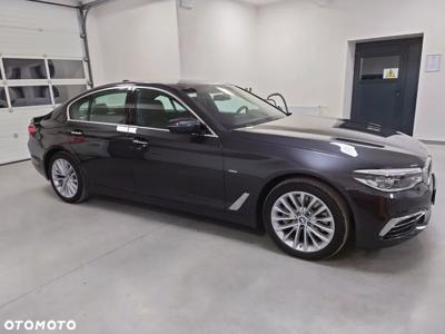 BMW Seria 5 530d xDrive Luxury Line