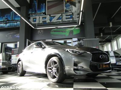 Infiniti Q30