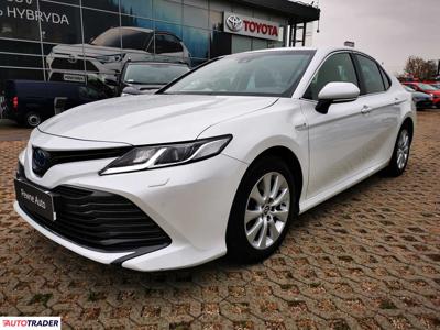 Toyota Camry 2.5 hybrydowy 177 KM 2019r. (Warszawa)