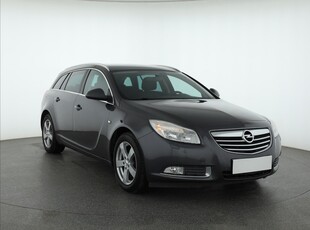 Opel Insignia , Klimatronic, Tempomat, Parktronic, Podgrzewane siedzienia,