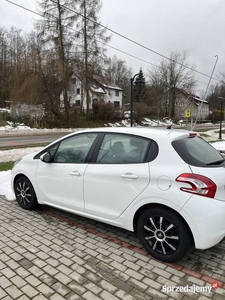 Peugeot 208 ekonomiczny silnik 1.2 benzyna 52000 przebiegu