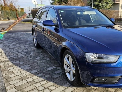 Audi A4 IV (B8) Bezwypadkowy. Bardzo ładny stan 2 komplety opon