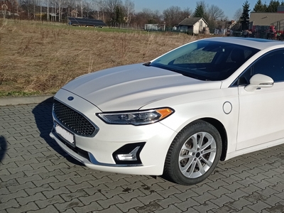 Ford Inny FUSION Plug-in Titanium