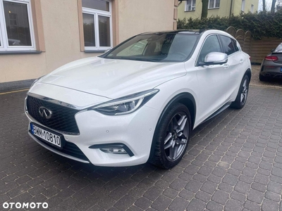 Infiniti Q30