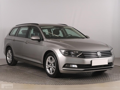 Volkswagen Passat B8 , Automat, Navi, Klimatronic, Podgrzewane siedzienia