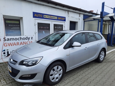 Opel Astra J Sports Tourer Facelifting 1.4 Twinport ECOTEC 100KM 2014