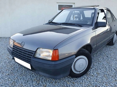 Opel Kadett E Sedan 1.3 N 60KM 1988