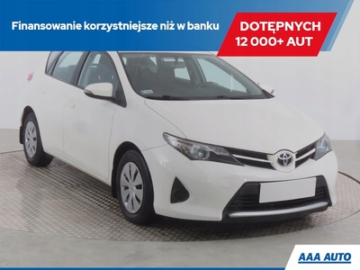 Toyota Auris II Hatchback 5d D-4D 90 90KM 2014