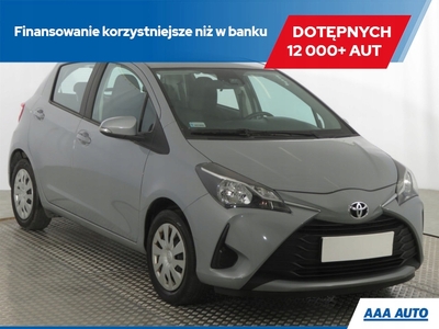 Toyota Yaris III Hatchback 5d Facelifting 2017 1.0 VVT-i 72KM 2019