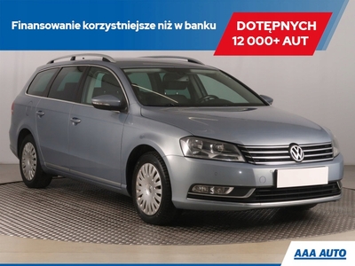 Volkswagen Passat B7 Variant 1.6 TDI CR DPF BlueMotion 105KM 2012